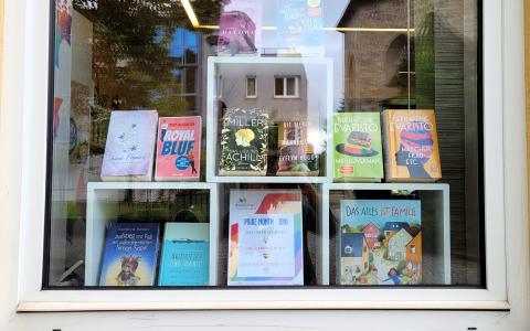 Bild vom Schaufenster mit Buchauswahl